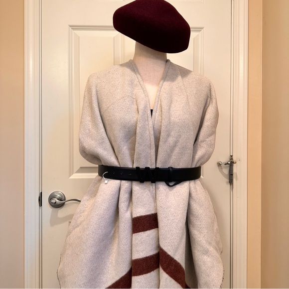 Made In Italy Weekend Max Mara Label-cut Wool Blend Large Cape Sz:OS Fall/Winter - Picture 15 of 16